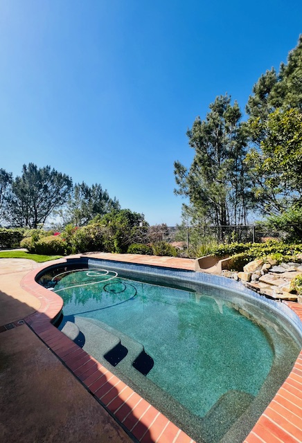 1812 Avenida Flores